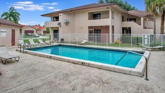 12641 Westhampton Cir, Unit C311 in Wellington, FL - Building Photo