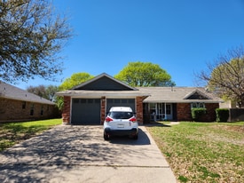 3325 Evers Pkwy in Denton, TX - Building Photo