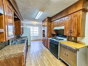 114 Scott St in Tye, TX - Foto de edificio - Building Photo