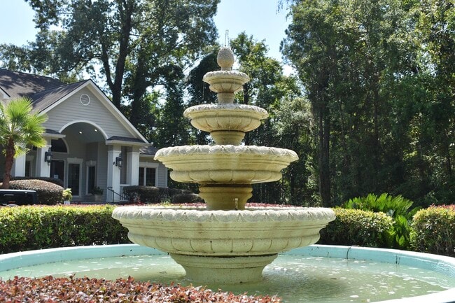 property at 700 Daniel Ellis Dr