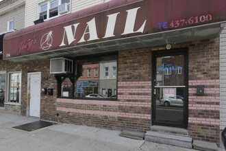 354 Broadway in Bayonne, NJ - Foto de edificio - Building Photo
