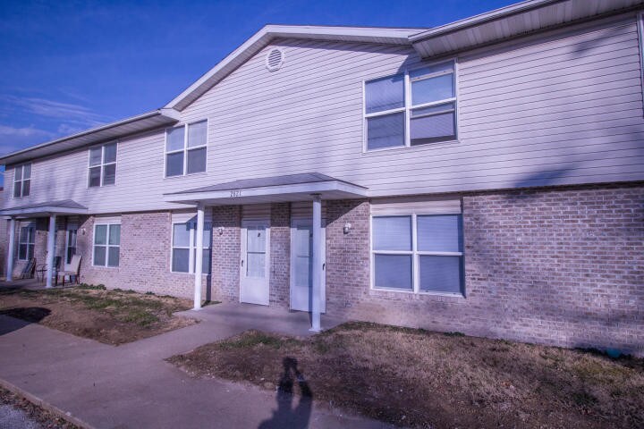 2821 Mexico Gravel Rd-Unit -1 in Columbia, MO - Building Photo