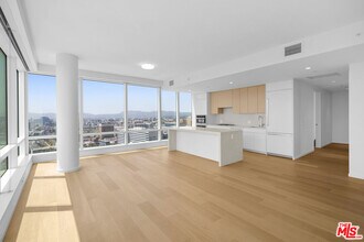 877 Francisco St in Los Angeles, CA - Foto de edificio - Building Photo