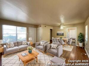 2000 W Mistletoe Ave in San Antonio, TX - Building Photo - Building Photo