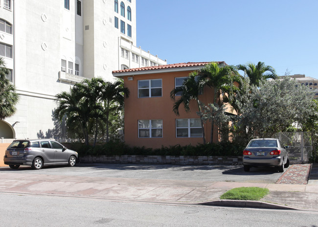 210 Mendoza Ave in Miami, FL - Building Photo - Building Photo