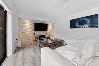 7117 71st Way in West Palm Beach, FL - Building Photo - Building Photo