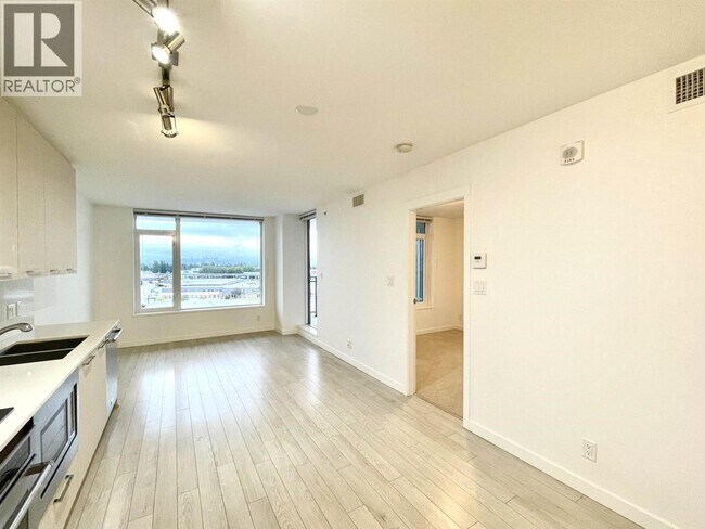 7708 Alderbridge Wy in Richmond, BC - Building Photo - Building Photo