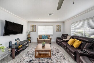 8017 Dell Dr in Tampa, FL - Building Photo - Building Photo