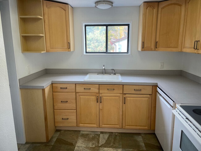 2109 4th Ave N in Great Falls, MT - Foto de edificio - Building Photo