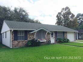 112 Fraternity Dr in Lafayette, LA - Building Photo