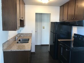 Villager Apartments in Hopkins, MN - Building Photo - Building Photo