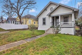 1008 Dakota St in San Antonio, TX - Building Photo - Building Photo