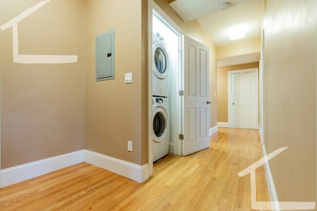 1592 Beacon St in Boston, MA - Building Photo - Building Photo