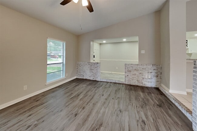 18106 Navajo Trail Dr in Spring, TX - Building Photo - Building Photo