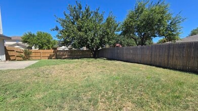 8542 Snakeweed Dr in Converse, TX - Building Photo - Building Photo