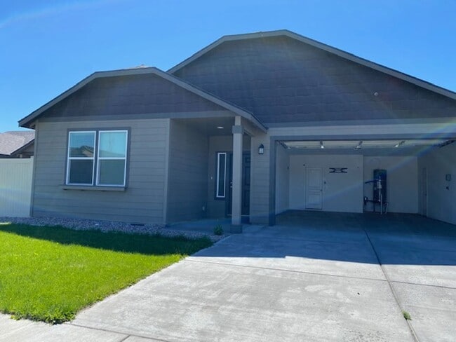 property at 604 S Lakeland Dr