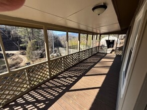 115 Locust Tree Ln in Whittier, NC - Building Photo - Building Photo