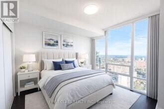 3525 Kariya Dr in Mississauga, ON - Building Photo - Building Photo