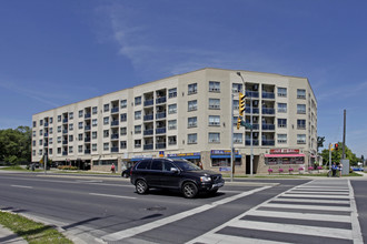 Wellington Gates in Aurora, ON - Building Photo - Building Photo