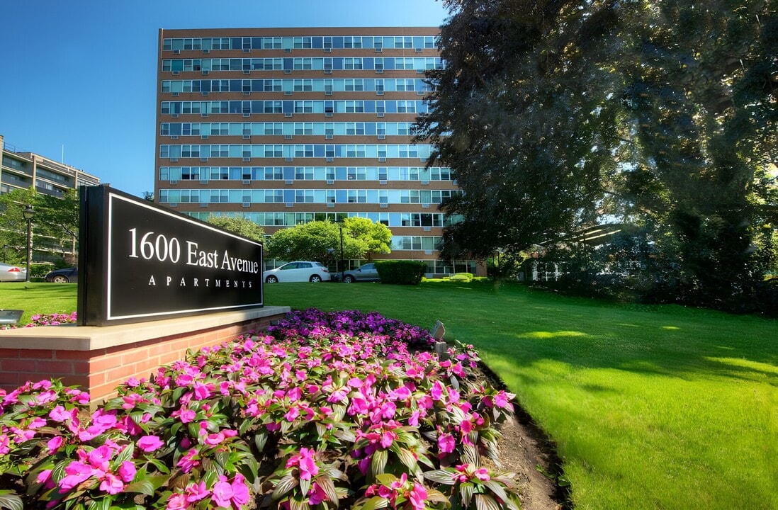 1600 East in Rochester, NY - Foto de edificio