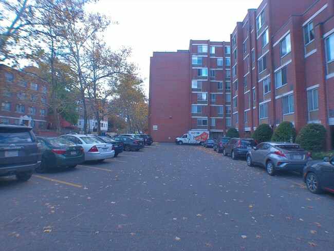 545 Centre St in Boston, MA - Building Photo - Building Photo