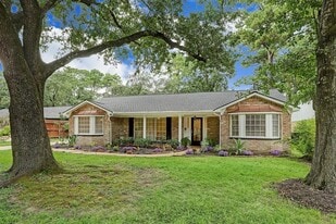 10142 Eddystone Dr in Houston, TX - Building Photo