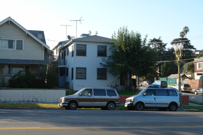 132 S Rampart Blvd in Los Angeles, CA - Building Photo - Building Photo