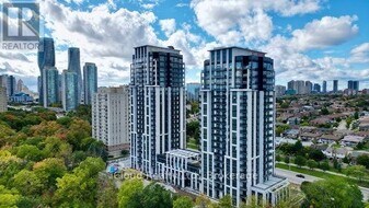 202 Burnhamthorpe Rd E in Mississauga, ON - Building Photo