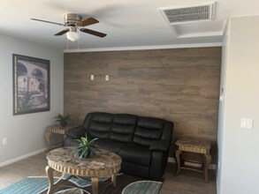 12327 Farmington St in Hesperia, CA - Building Photo - Building Photo