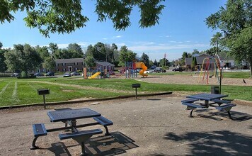 Williamsburg North in Indianapolis, IN - Building Photo - Building Photo