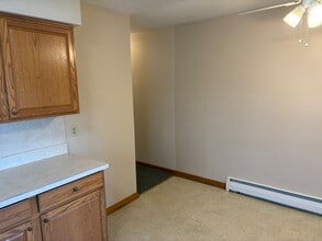 1356 Roosevelt Ave, Unit 2nd floor in Carteret, NJ - Building Photo - Building Photo