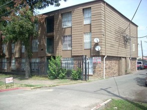 First Impressions Apartments in Dallas, TX - Building Photo - Building Photo