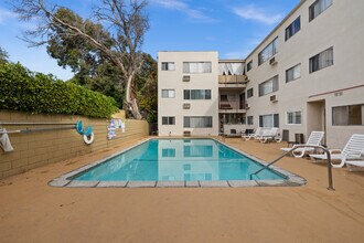 Hacienda Apartments in Los Angeles, CA - Building Photo - Building Photo