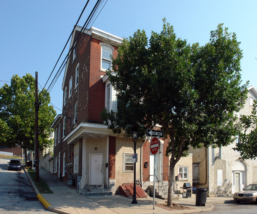 300 E Hector St in Conshohocken, PA - Foto de edificio