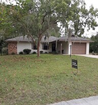 805 Hemlock St in Inverness, FL - Building Photo