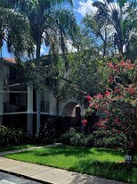 10121 W Sunrise Blvd, Unit 105 in Plantation, FL - Building Photo