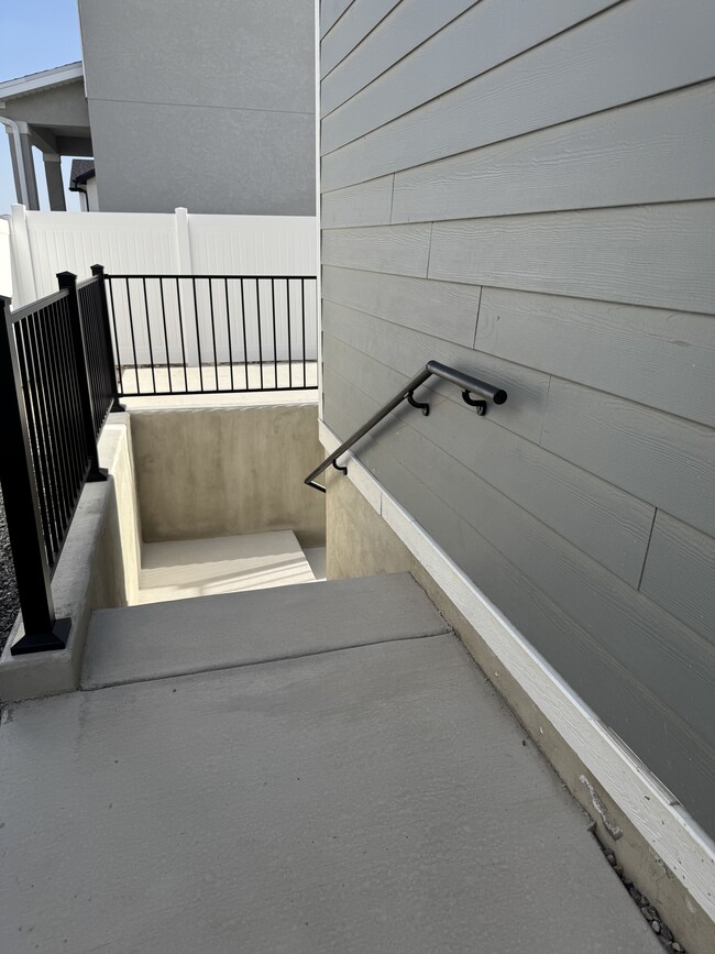 3361 W Pond Dr, Unit Basement in Lehi, UT - Building Photo - Building Photo