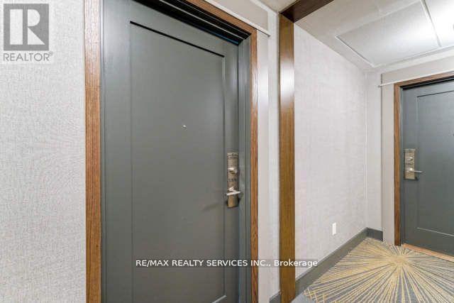 5025 Four Springs Ave in Mississauga, ON - Building Photo - Building Photo