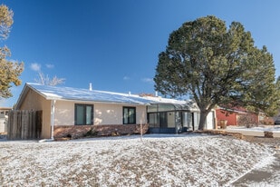 426 Pruitt Ave in White Rock, NM - Building Photo