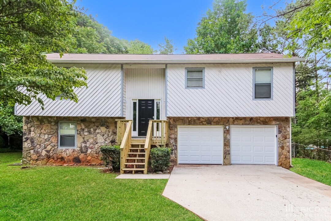 1834 Petite Ln in Lithonia, GA - Building Photo