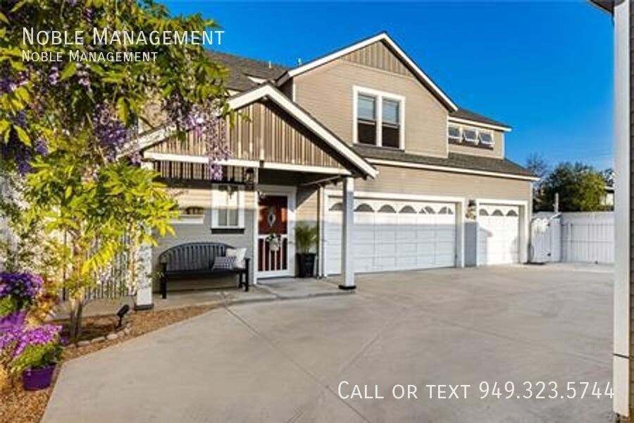 327 N Harwood St in Orange, CA - Foto de edificio