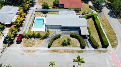 1900 NE 180th St in North Miami Beach, FL - Building Photo - Building Photo