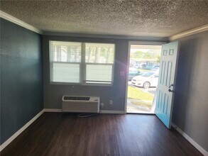 5901 Bryce Ln in Town 'n' Country, FL - Building Photo - Building Photo