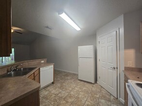 1800 SW Grandview St in Lake City, FL - Building Photo - Building Photo