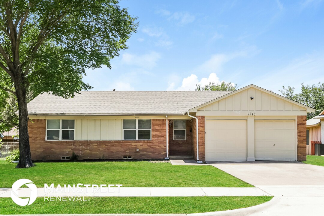 2928 Mark Twain Dr in Farmers Branch, TX - Building Photo