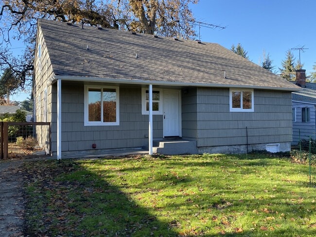 13211 C St S in Tacoma, WA - Building Photo - Building Photo