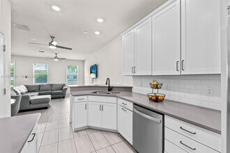 1190 Eucalyptus Dr in Hollywood, FL - Building Photo - Building Photo