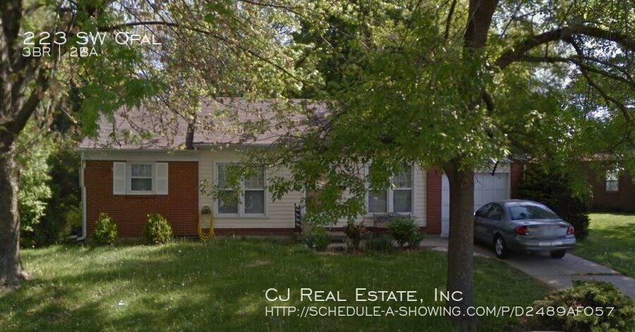 223 SW Opal Dr in Lee's Summit, MO - Building Photo