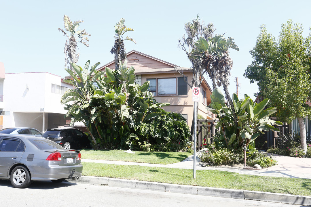 3622 Mentone Ave in Los Angeles, CA - Building Photo