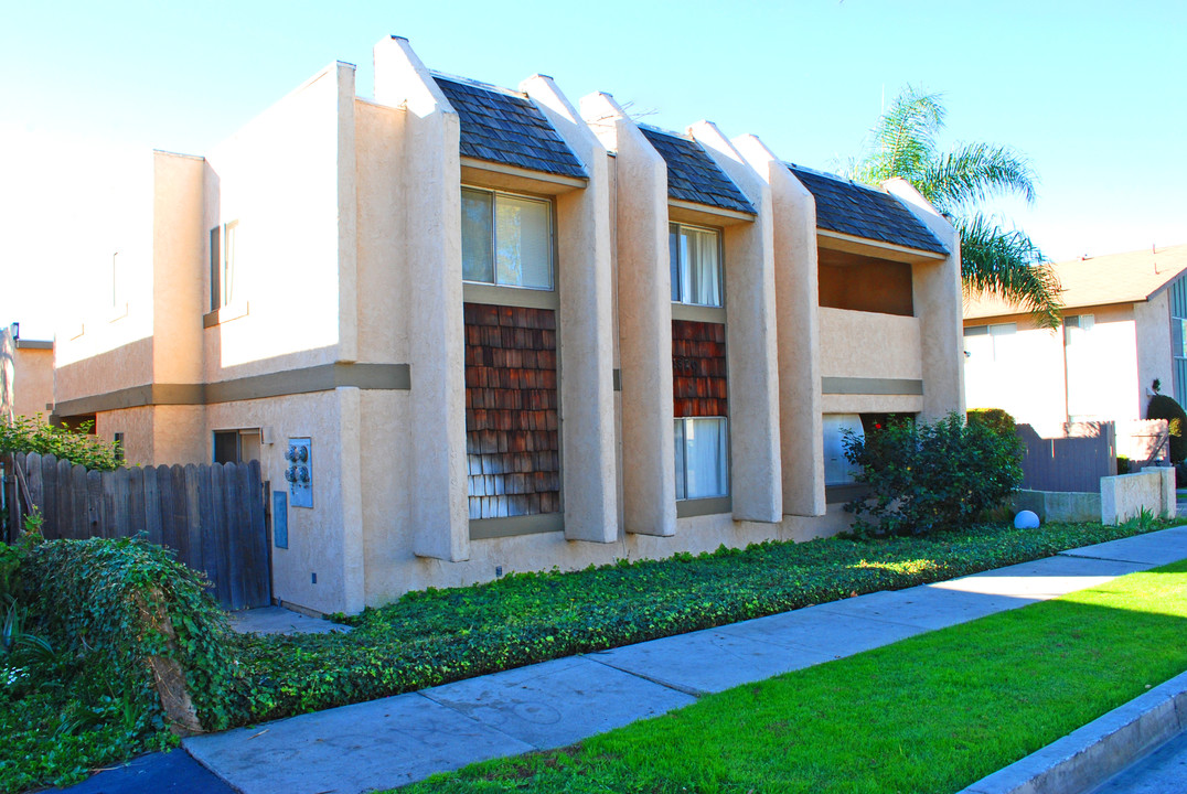 1320 Hillandale Ave in La Habra, CA - Building Photo